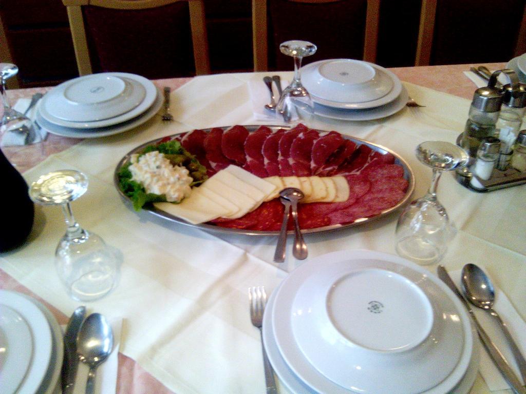 Guest House Sv. Nikola Dugo Selo Buitenkant foto