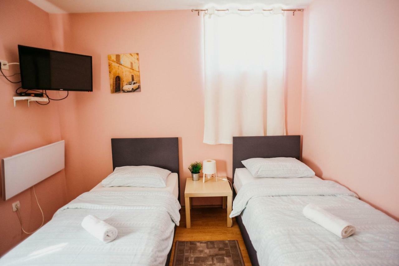 Guest House Sv. Nikola Dugo Selo Buitenkant foto