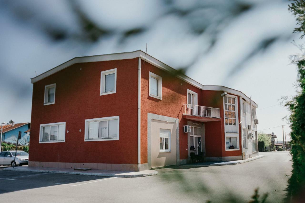Guest House Sv. Nikola Dugo Selo Buitenkant foto